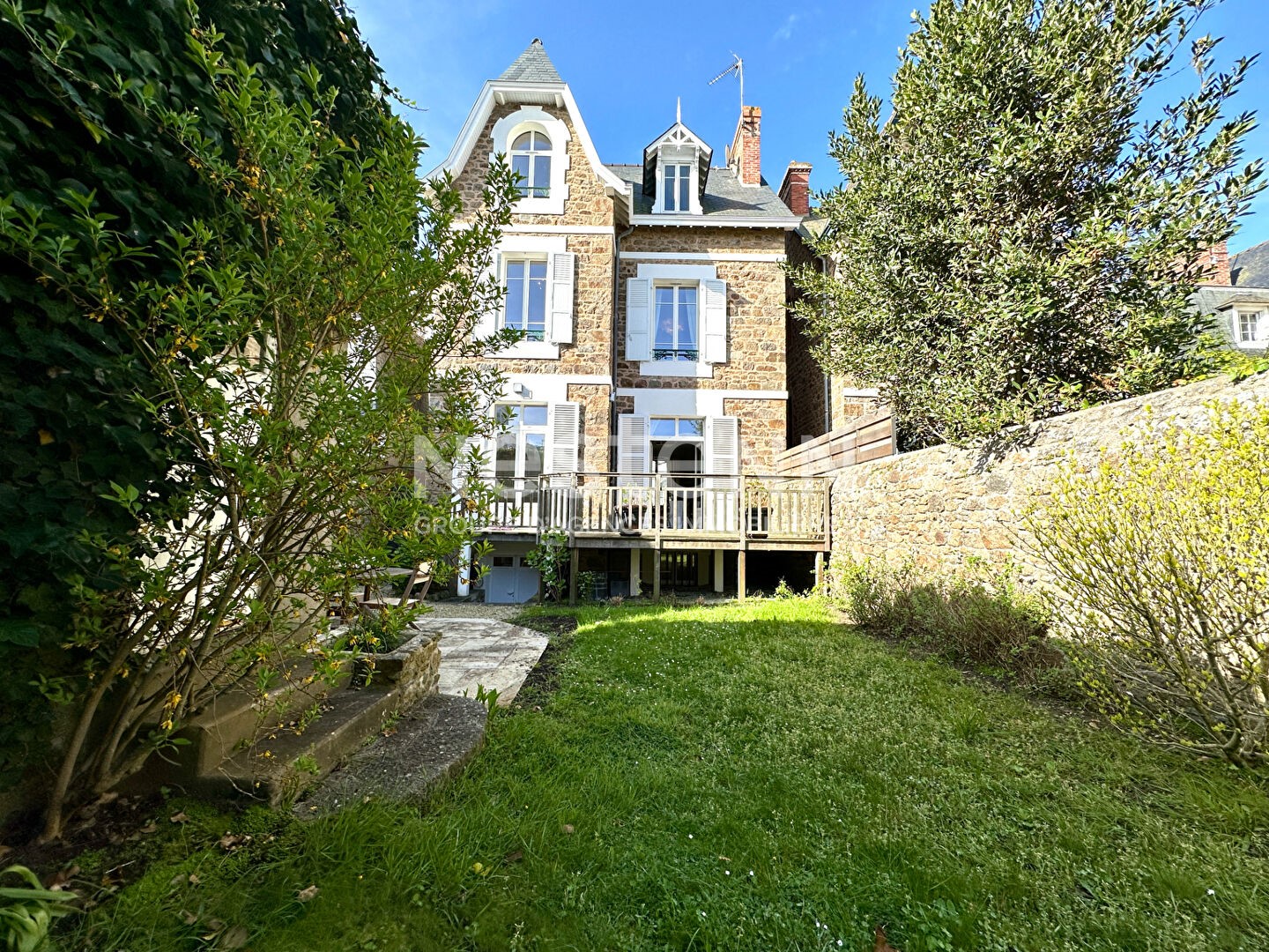 Luxury villa for sale in the district Paramé Centre