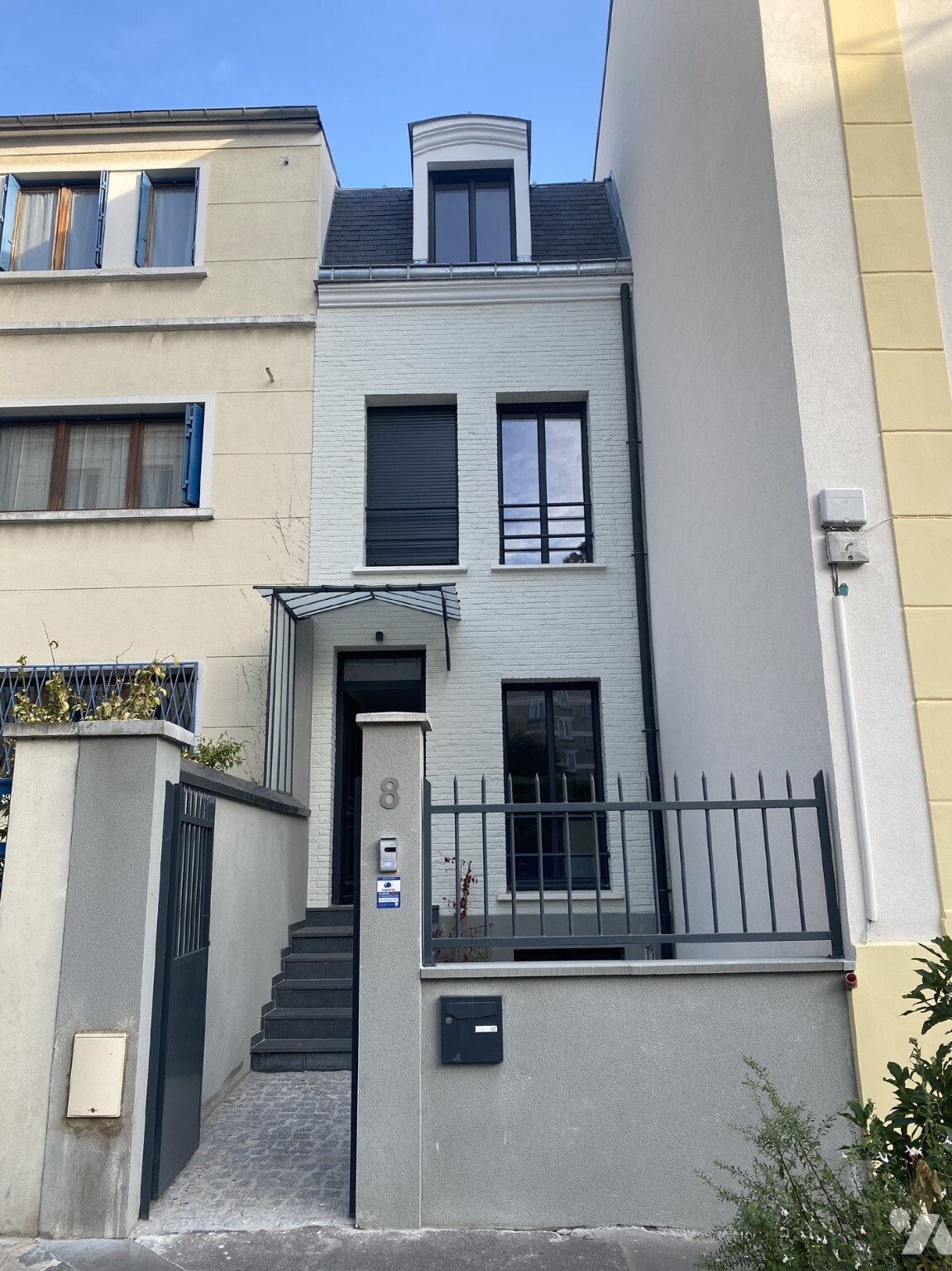 Luxury house for sale in Courbevoie