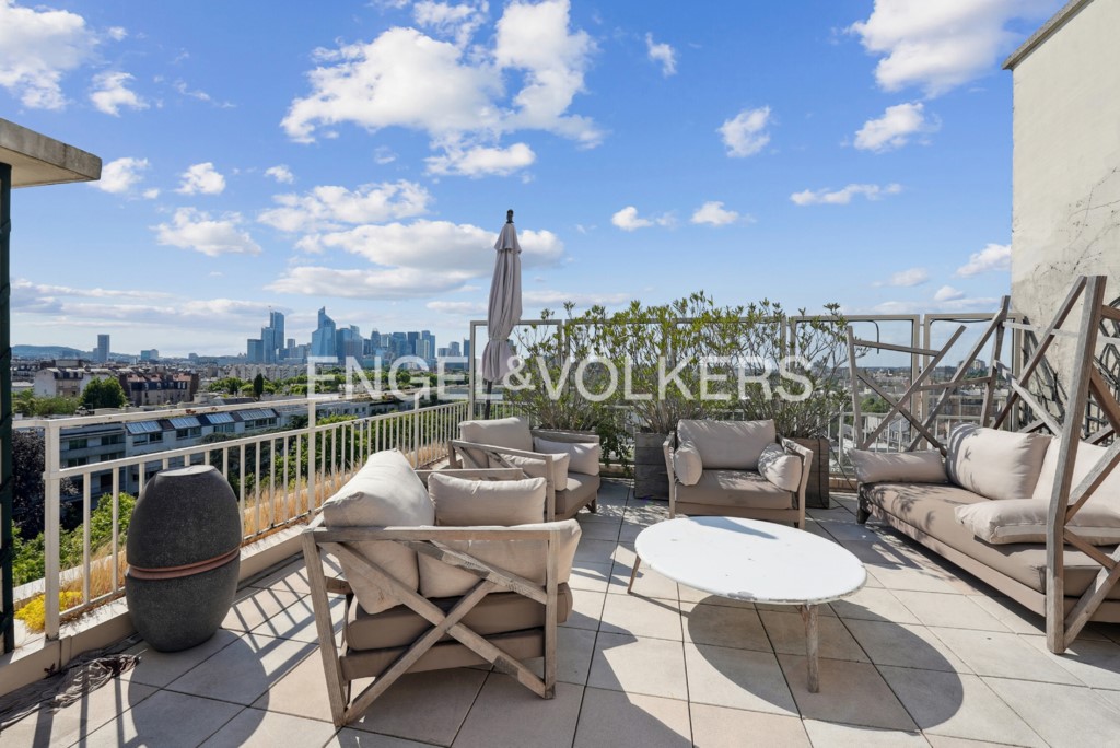 Duplex de luxe à vendre dans le quartier Ile de la Jatte-Parc d'Orléans