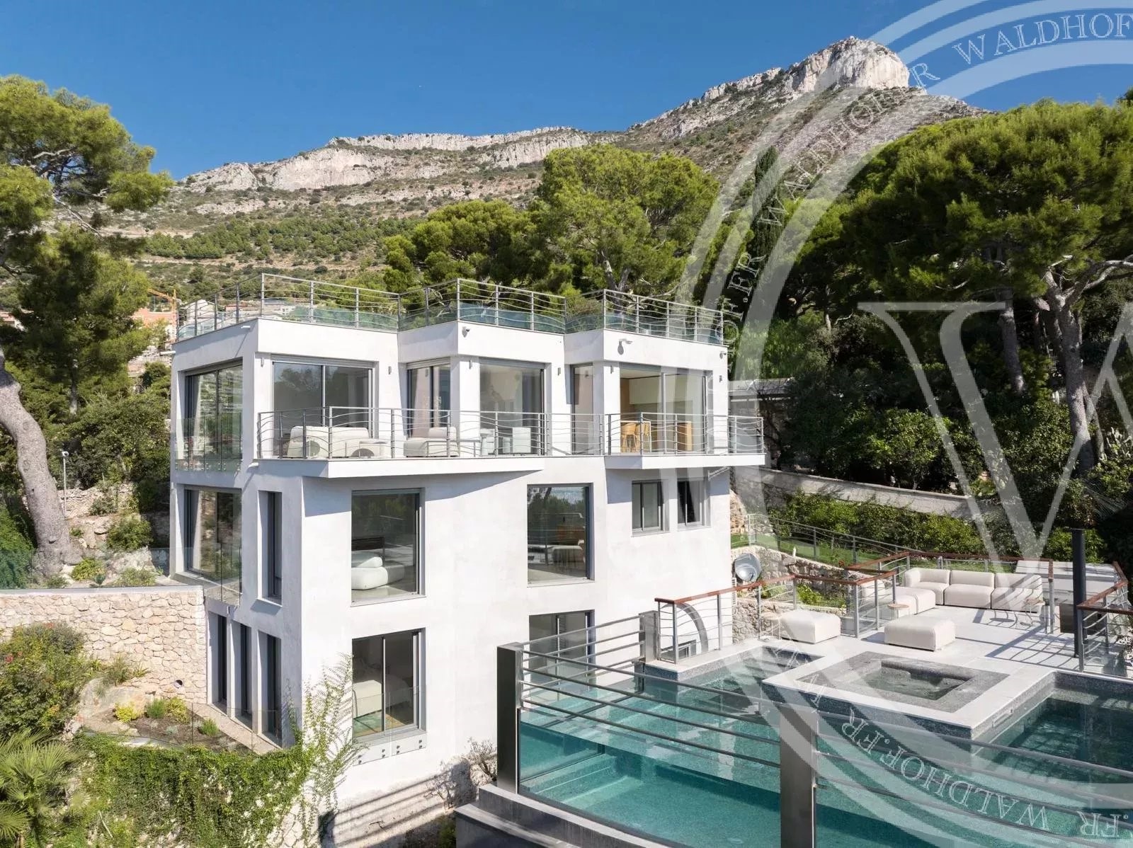 Luxury villa to rent in Cap-d'Ail