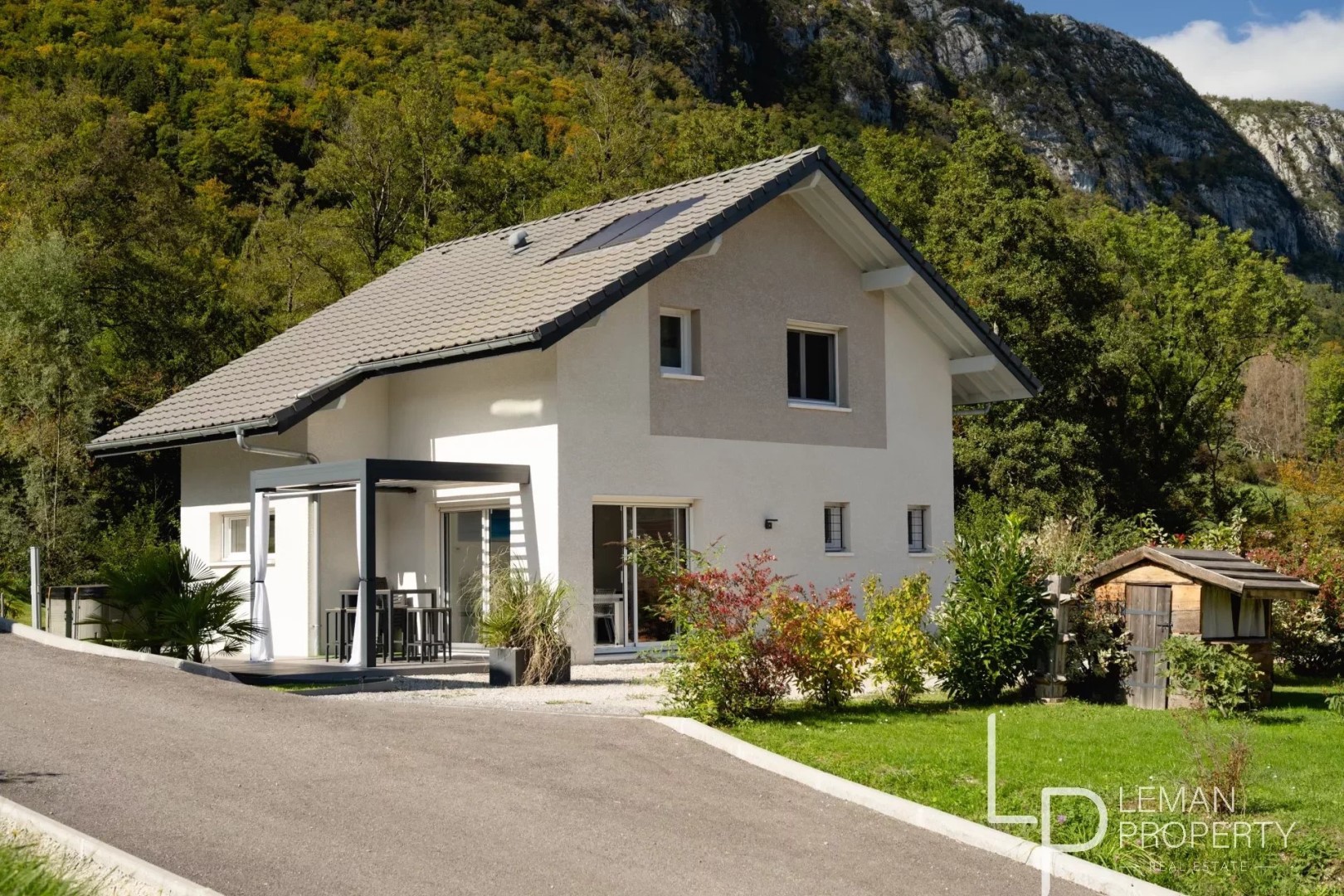 Luxury house for sale in Lathuile