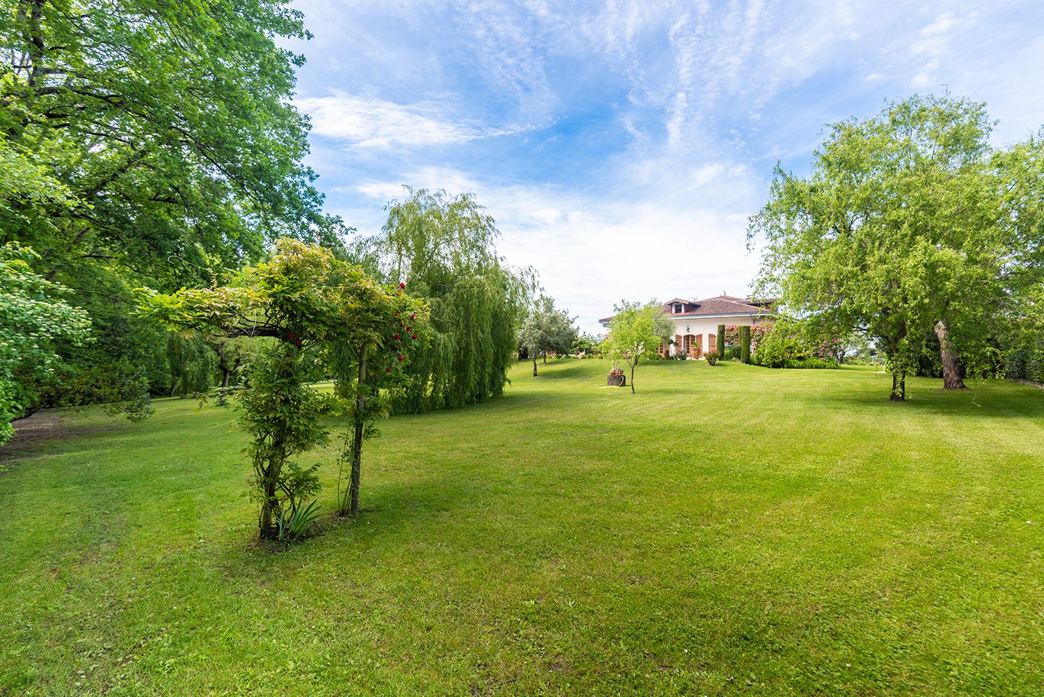 Luxury villa for sale in Yvrac