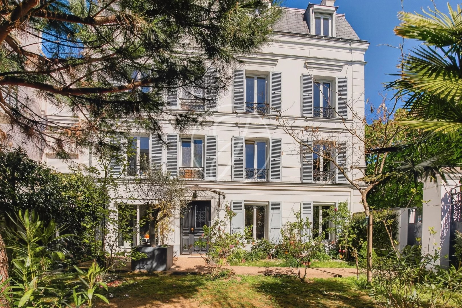 Maison de luxe à vendre dans le quartier Pasteur