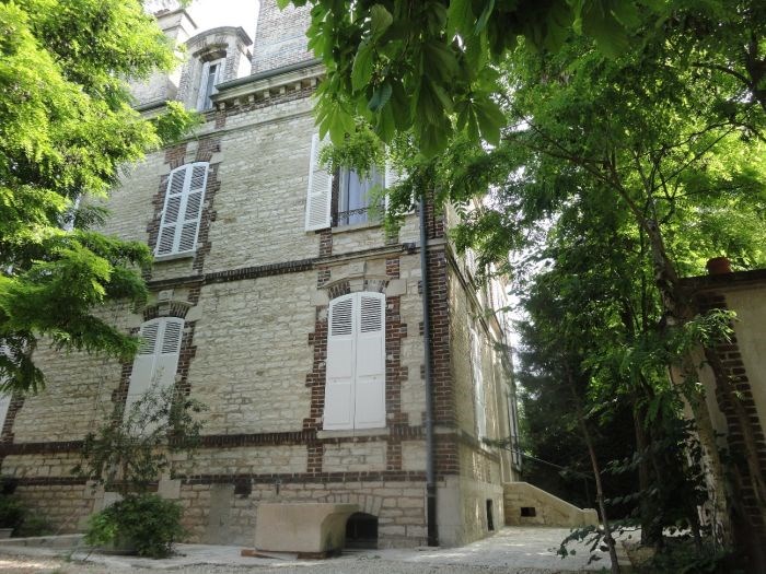 Au fil de Troyes. Côté cour.