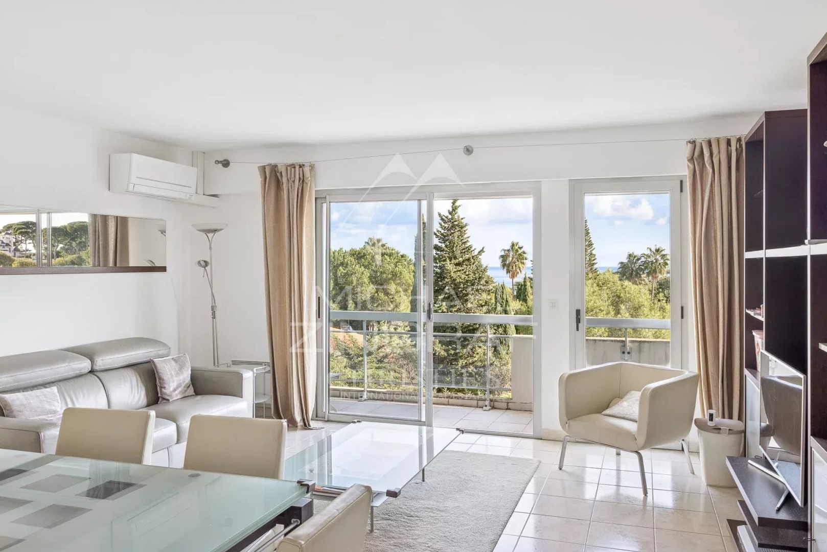 Luxury apartment for sale in the district Le Cap