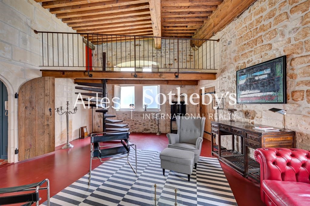 triplex à vendre dans le quartier Les Alyscamps-Chabourlet