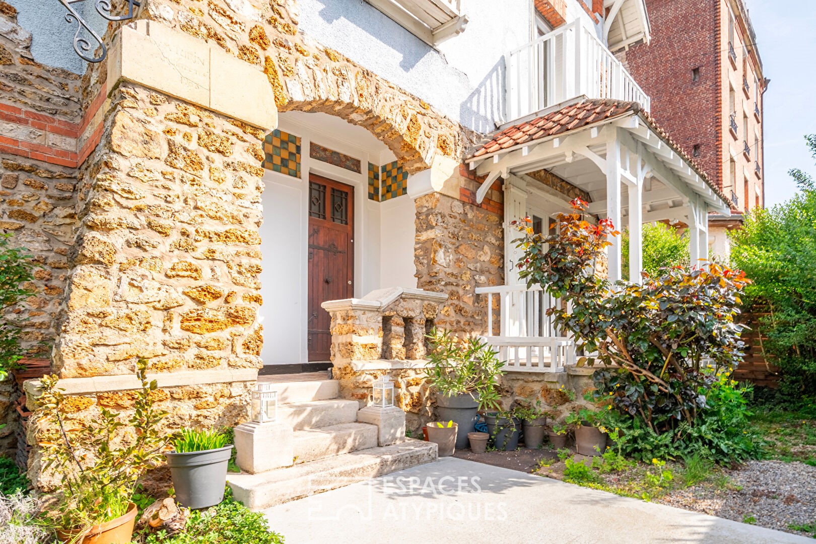 Luxury house for sale in the district Paul Froment-Huit Mais 1945
