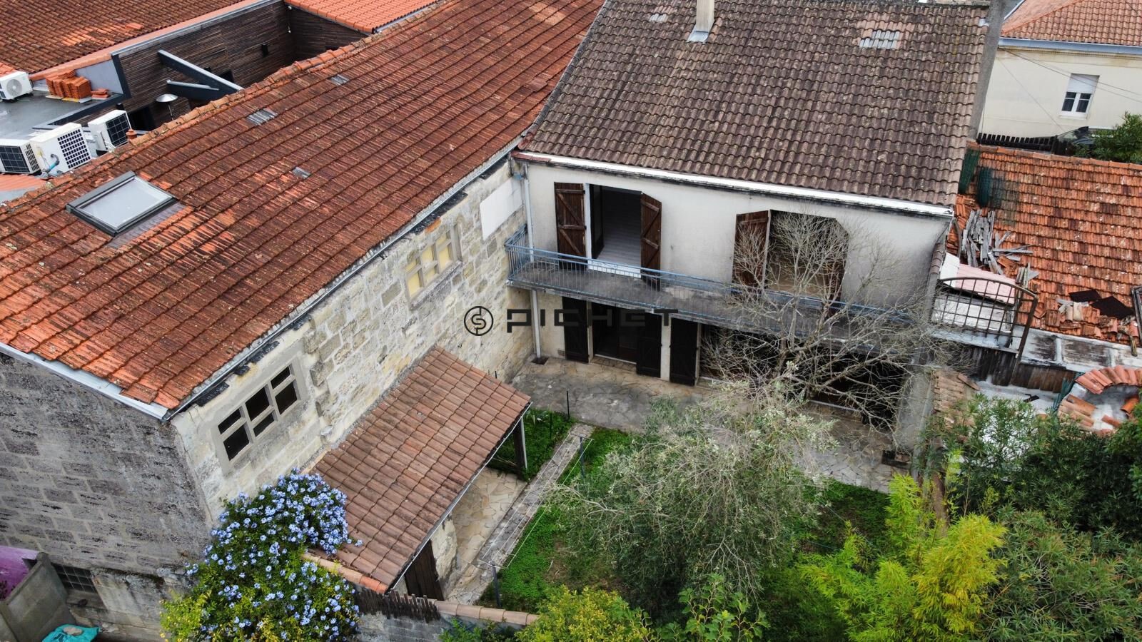 Maison de luxe à vendre dans le quartier Saint Genès