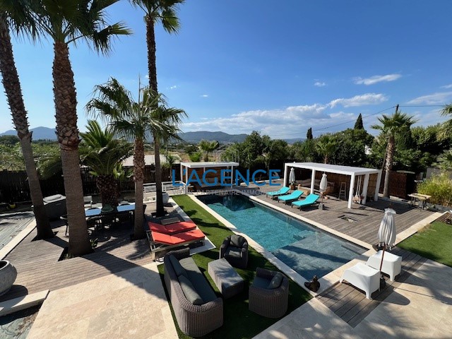 Villa de luxe à vendre dans le quartier L'Entre Deux