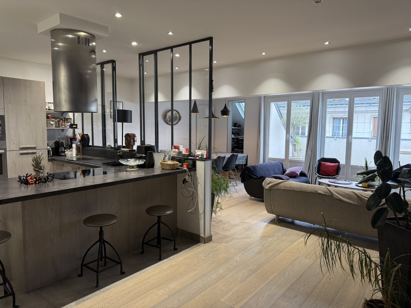 Luxury apartment for sale in the district Bourgogne-Pasteur