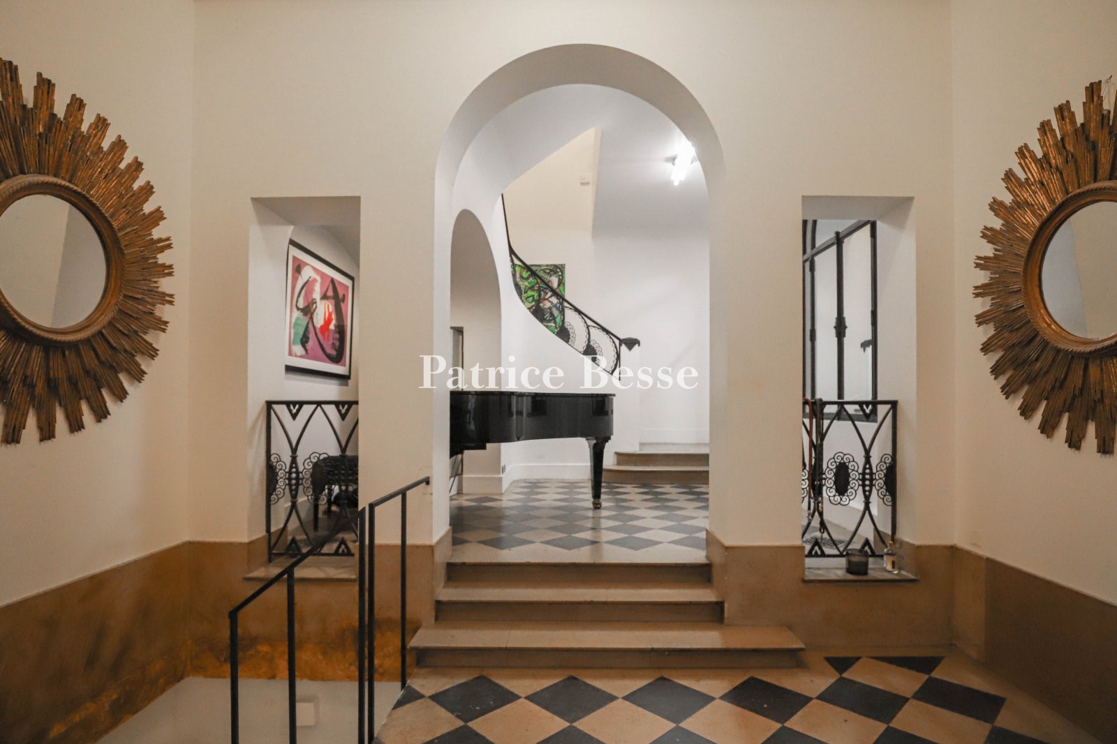 Old house for sale in the district Parc Monceau