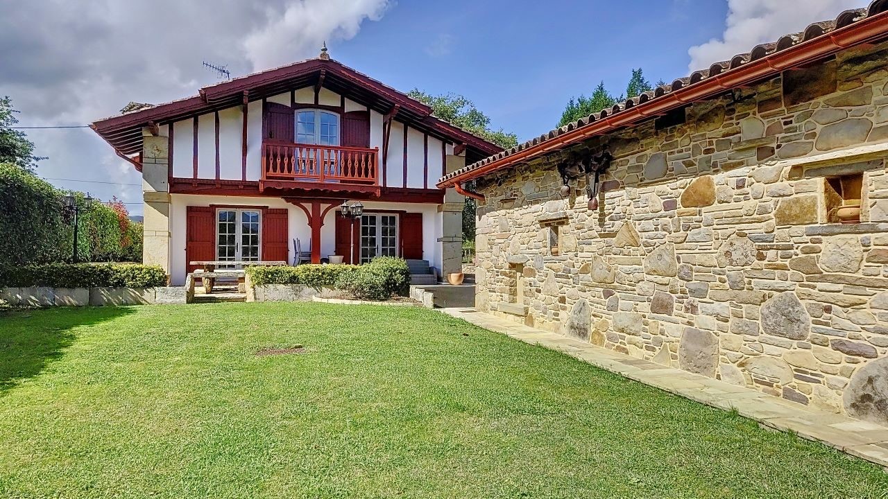 Traditional property for sale in Saint-Pée-sur-Nivelle