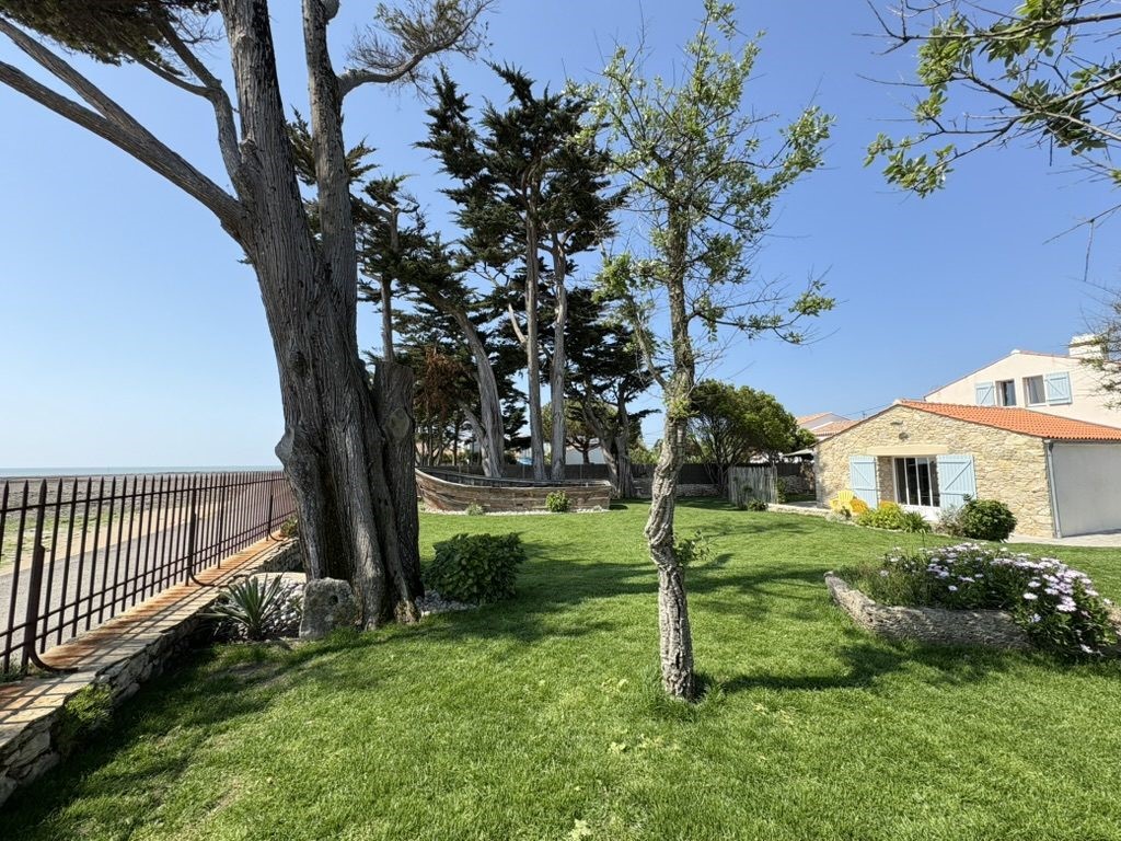 Traditional property for sale in La Guérinière