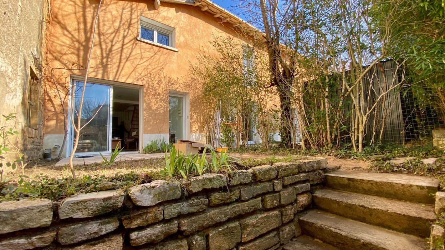 Corps de ferme à vendre à Sathonay-Village