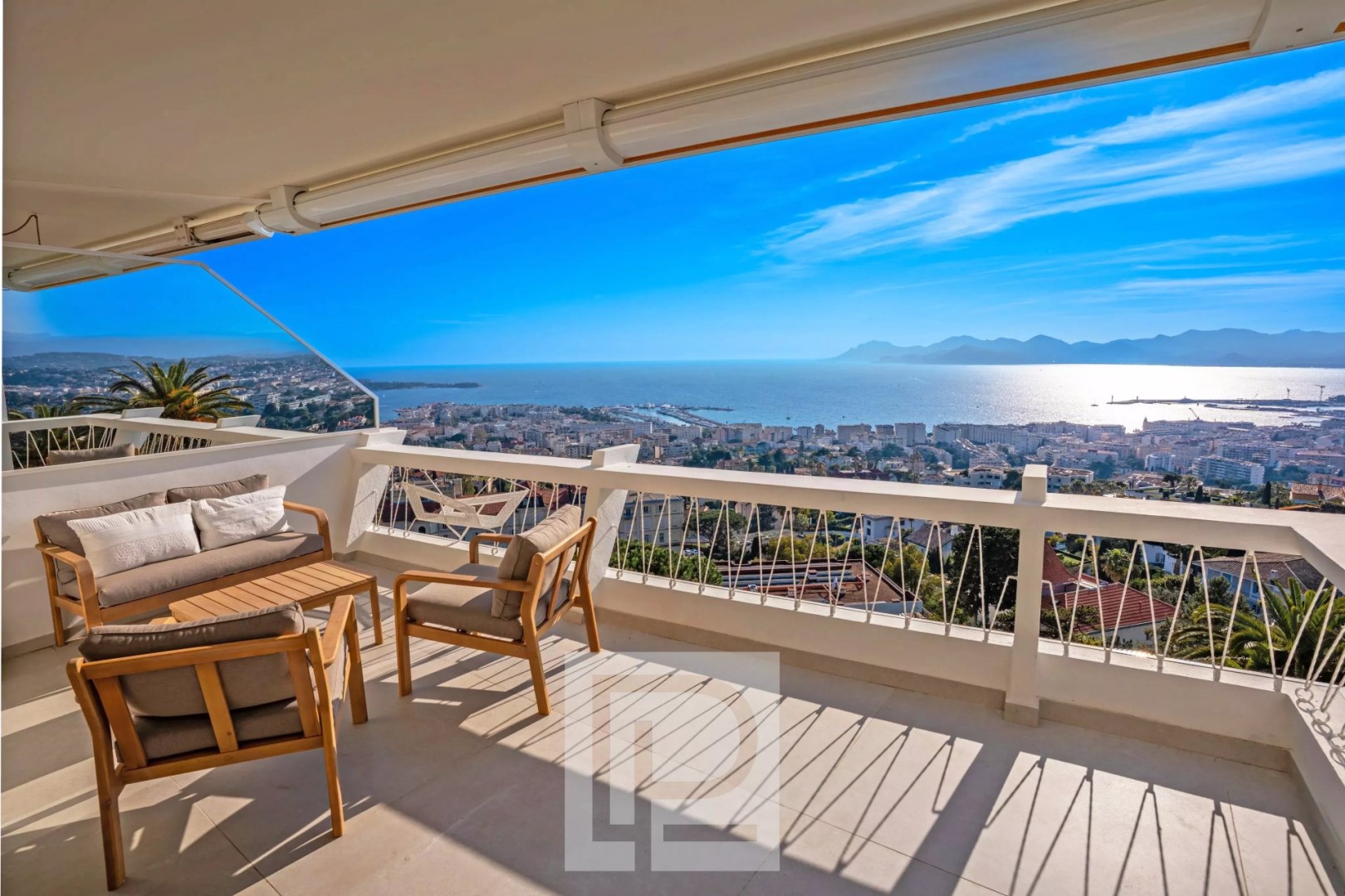Luxe appartement te koop in La Californie