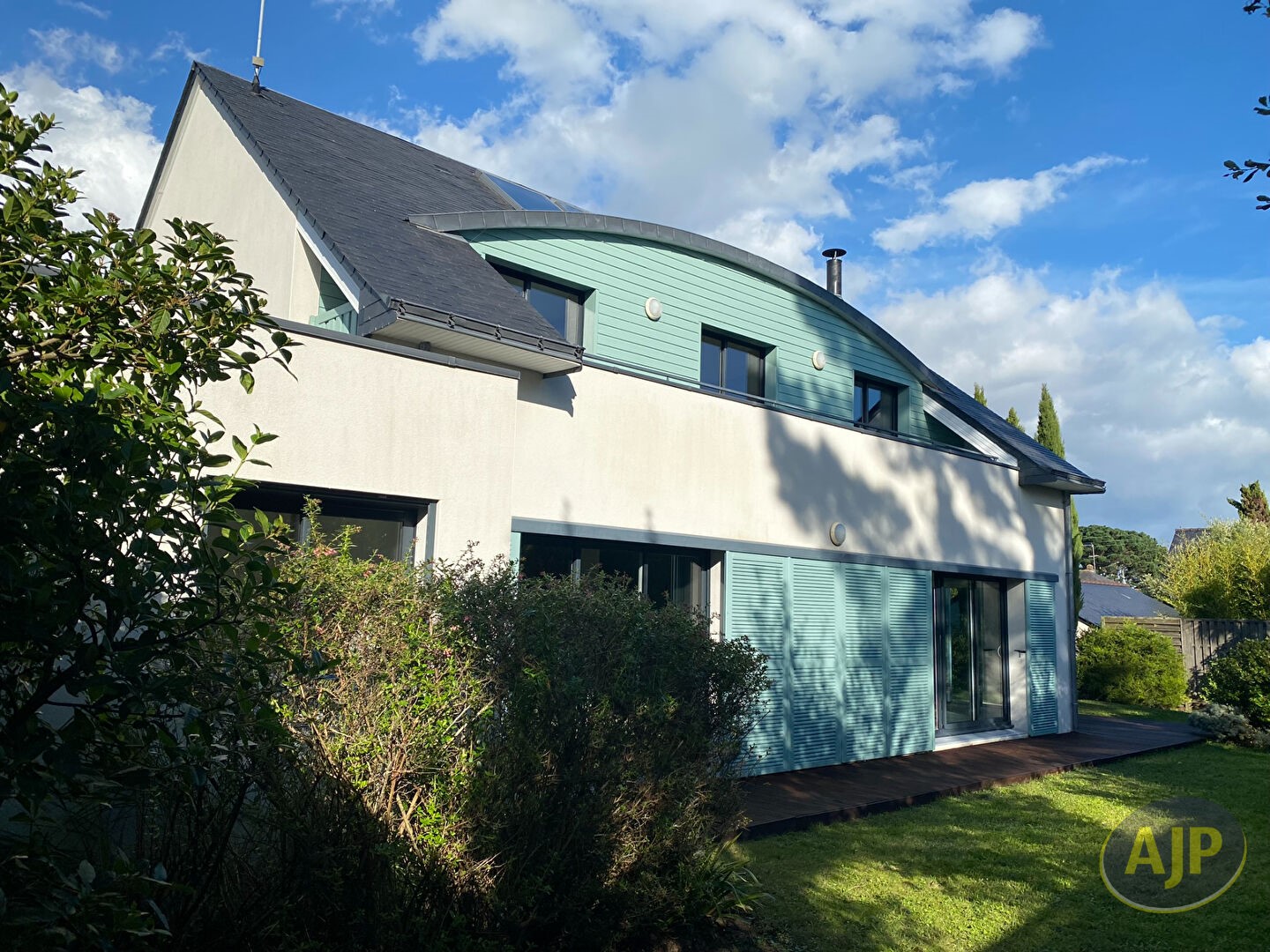 Maison de luxe à vendre dans le quartier Sud