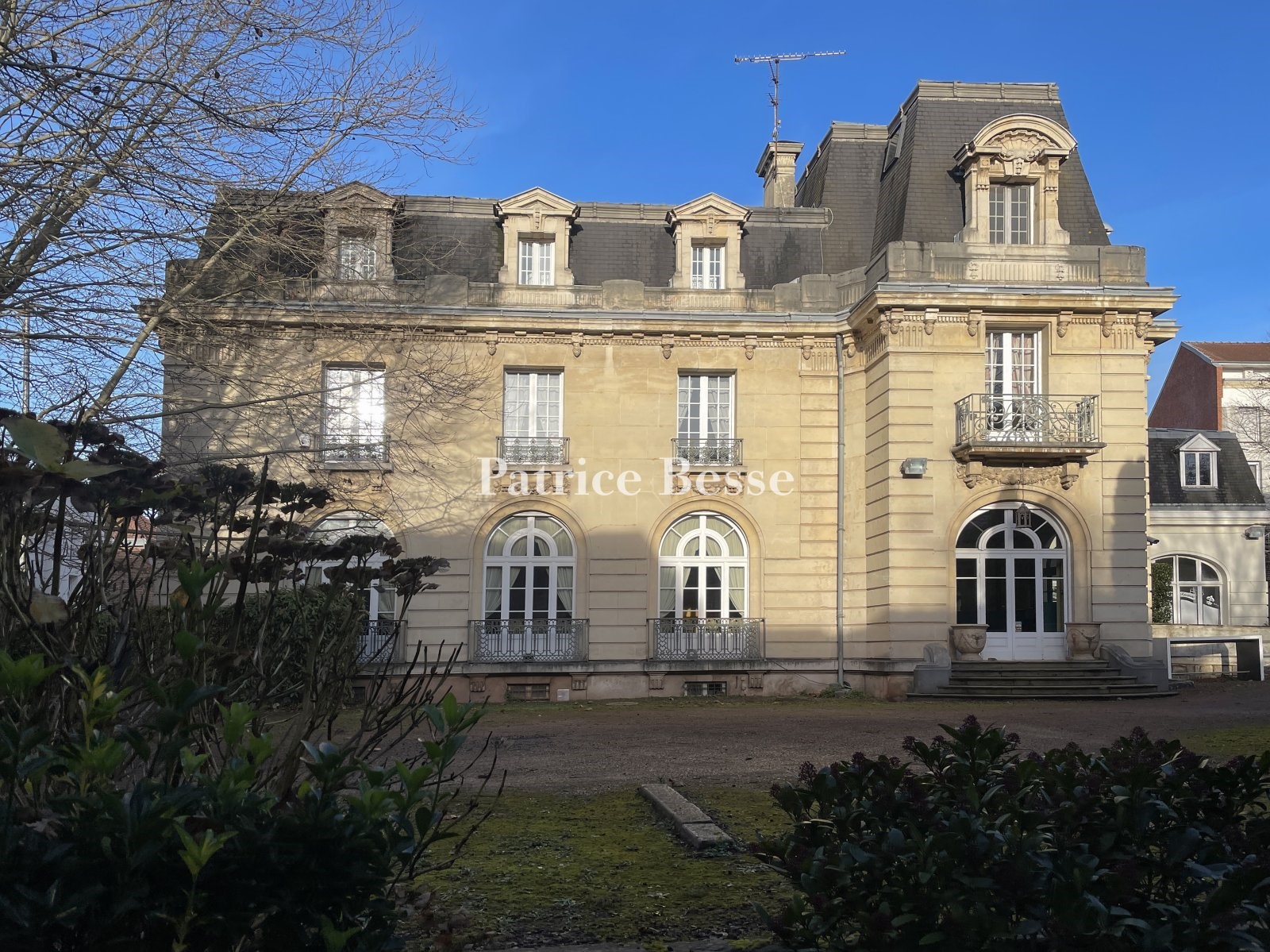 Private mansion for sale in Béthune