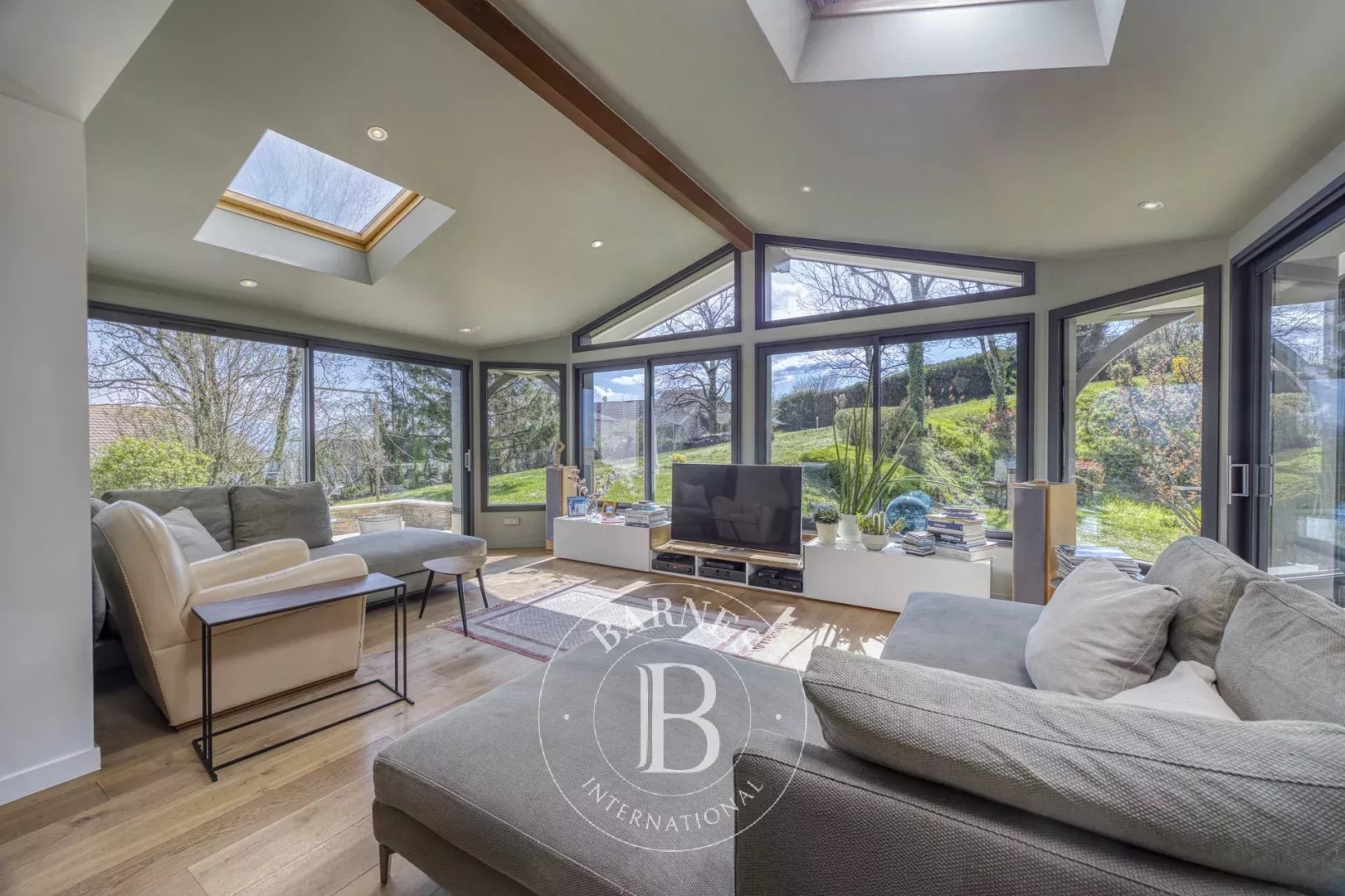 Luxury villa for sale in Thoiry