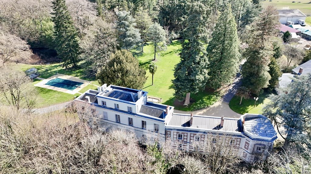 Castle for sale in the district Est Ville