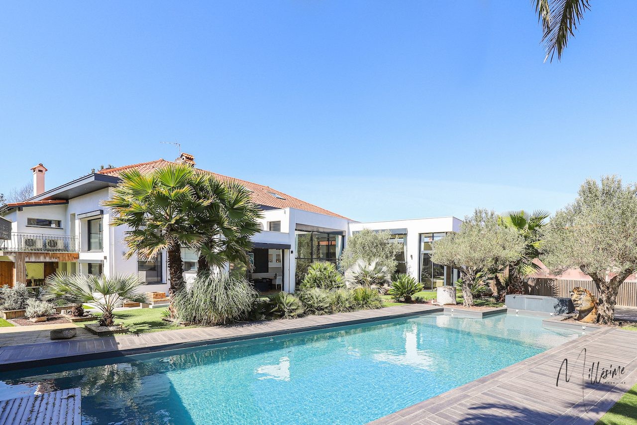 Maison contemporaine à vendre dans le quartier Louillot