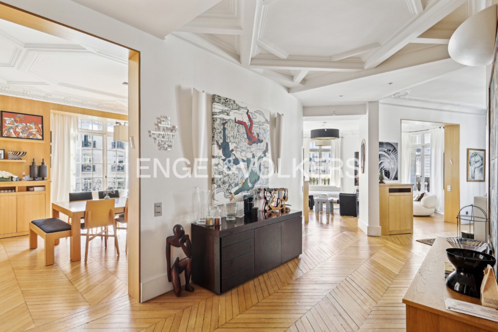 Appartement de luxe à vendre dans le quartier Courcelles-Wagram