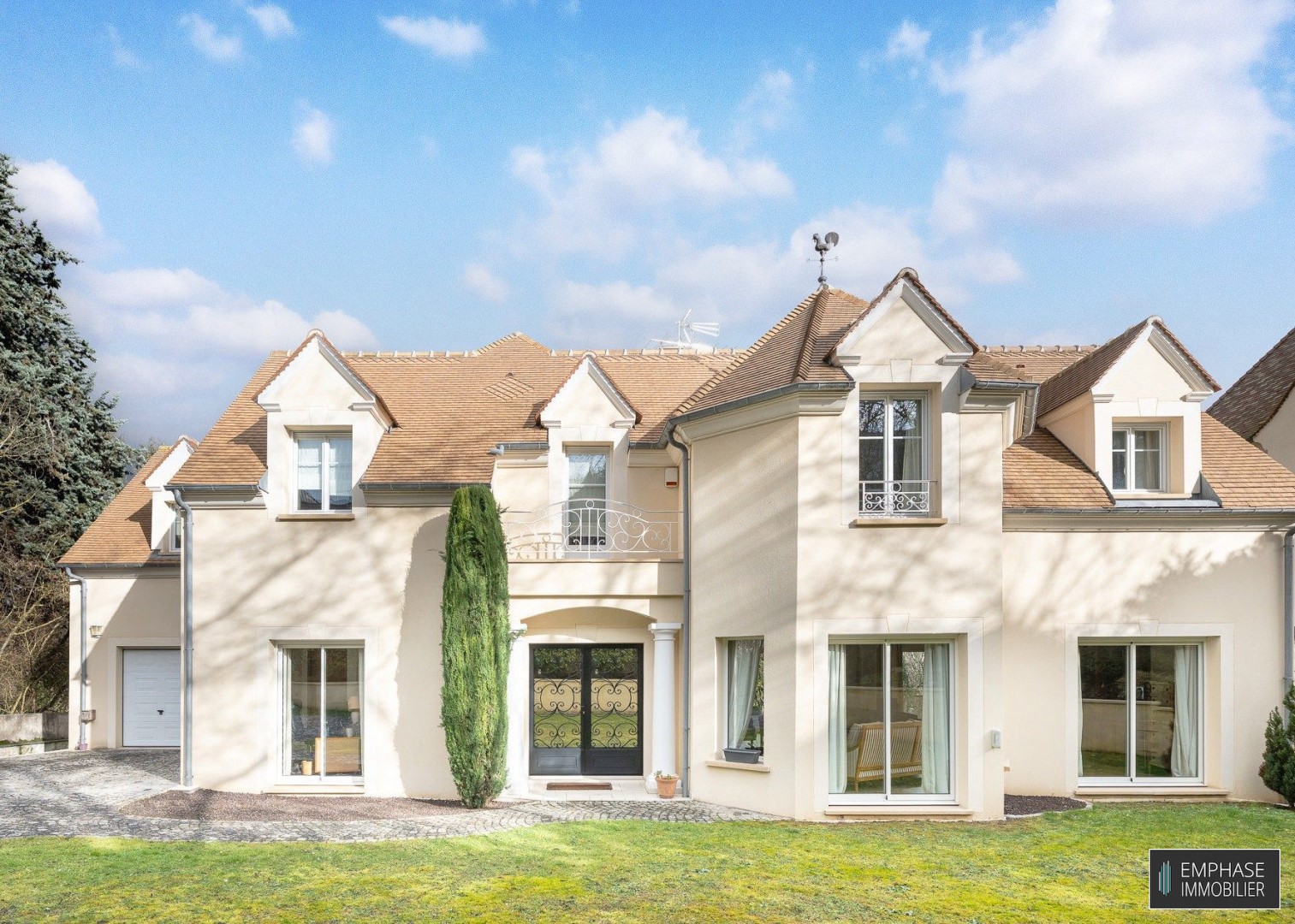 Contemporary house for sale in Villennes-sur-Seine