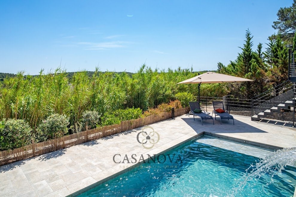 Luxury house for sale in the district Centre Ville