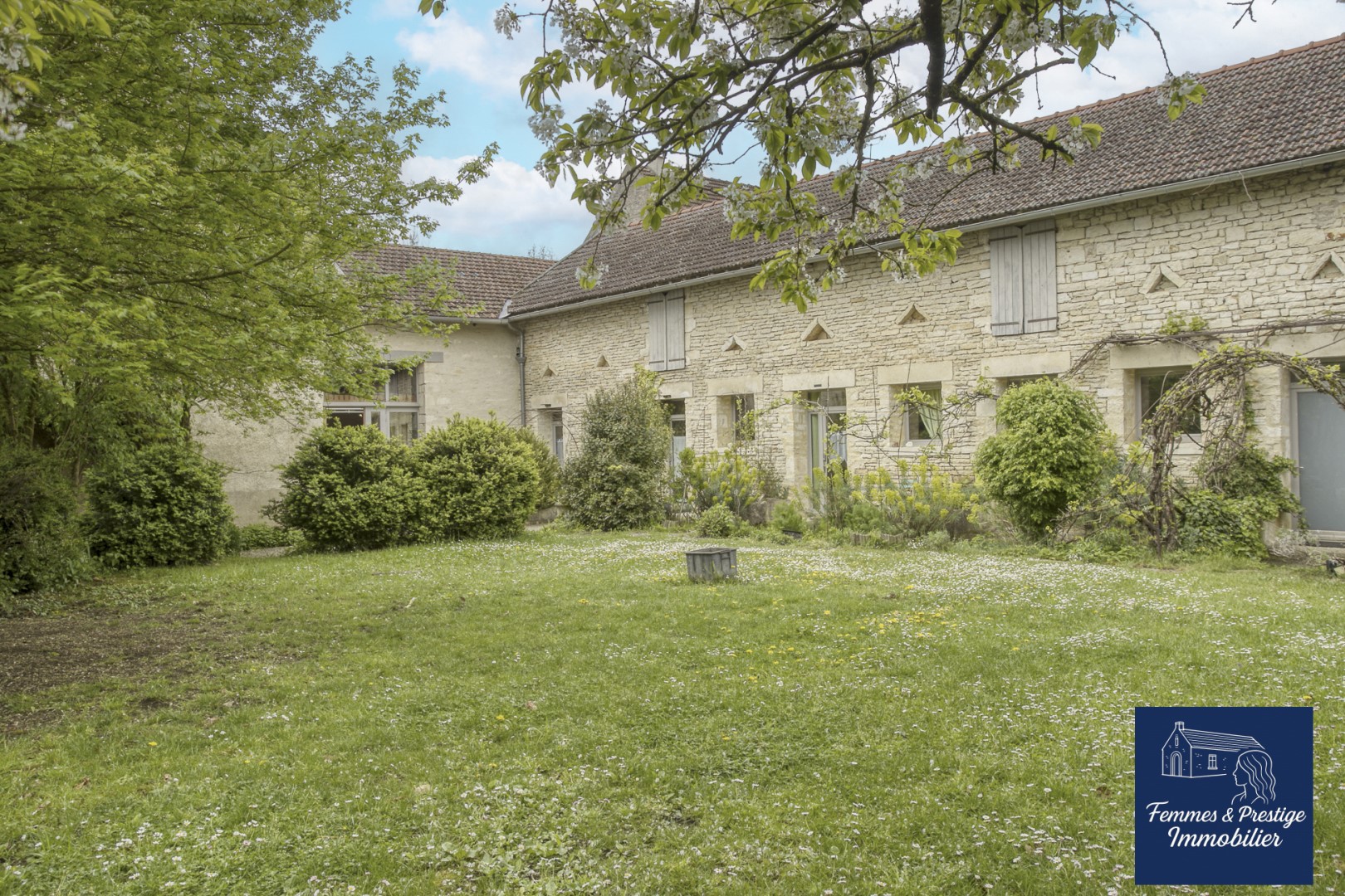 propriété à vendre à Noyers