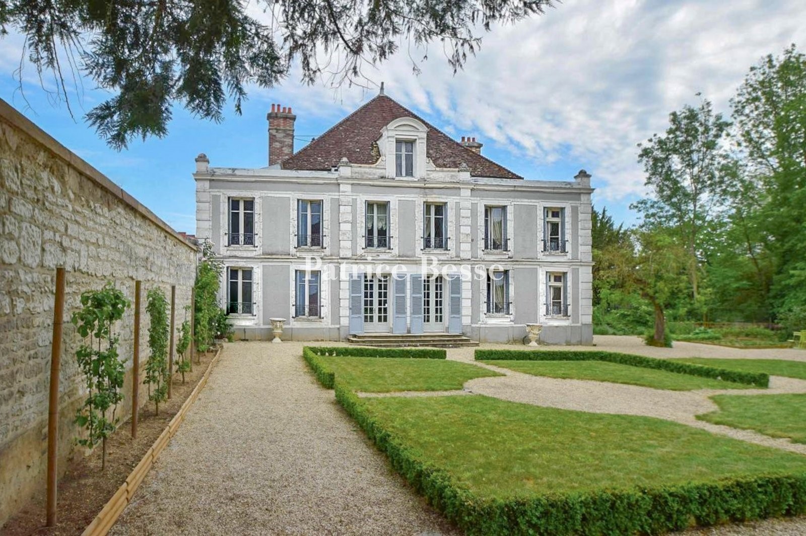 Private mansion for sale in Auxerre