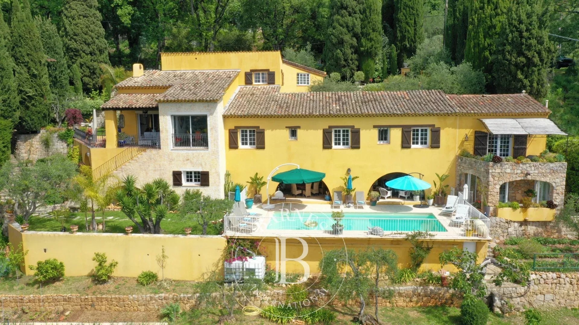 Villa de luxe à vendre dans le quartier Nord