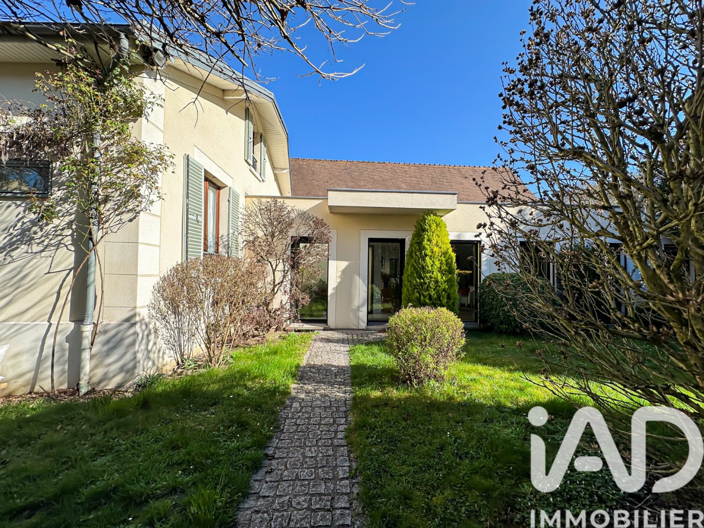 Luxury house for sale in the district Centre Ville-Jonchère