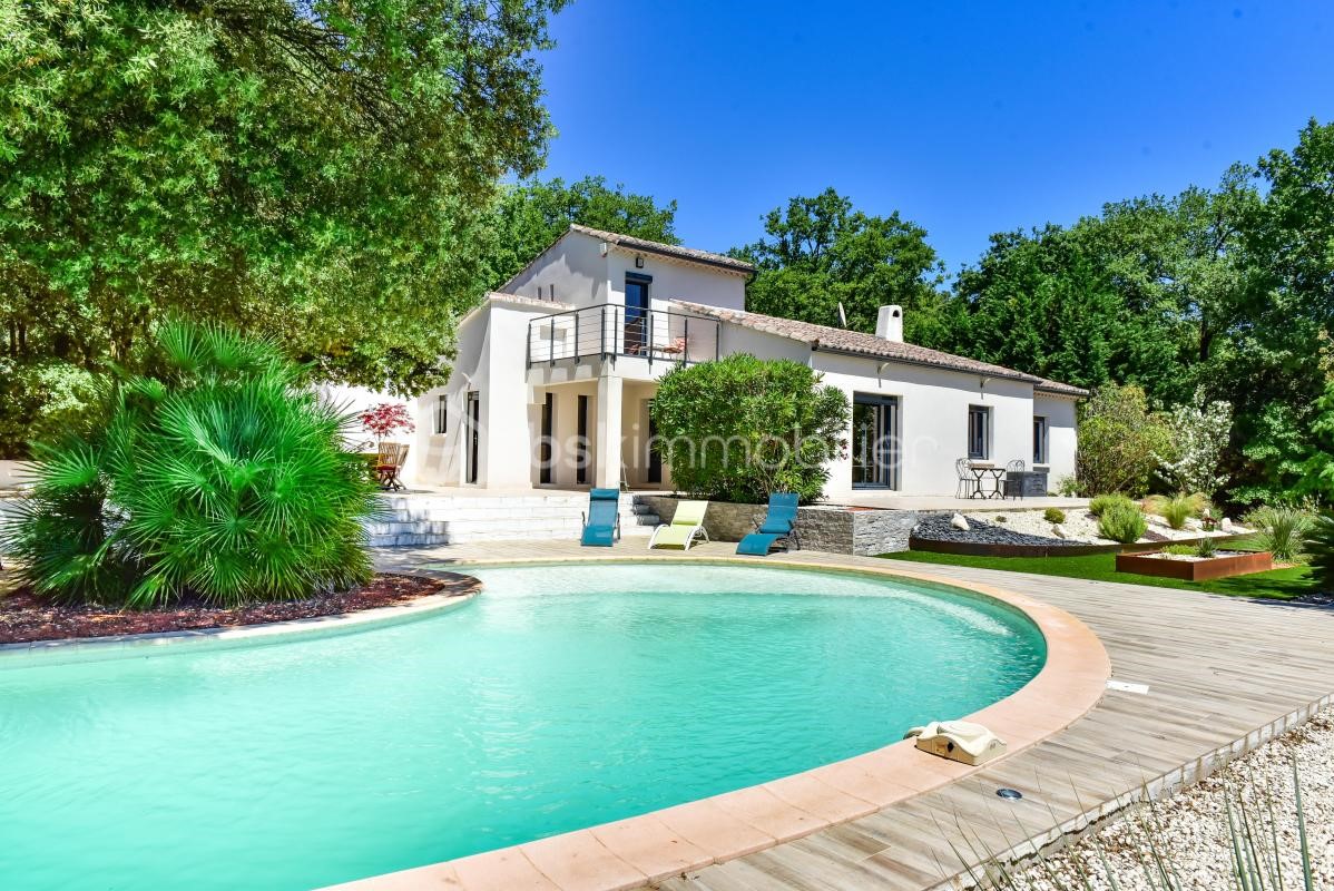 Villa de luxe à vendre dans le quartier Est