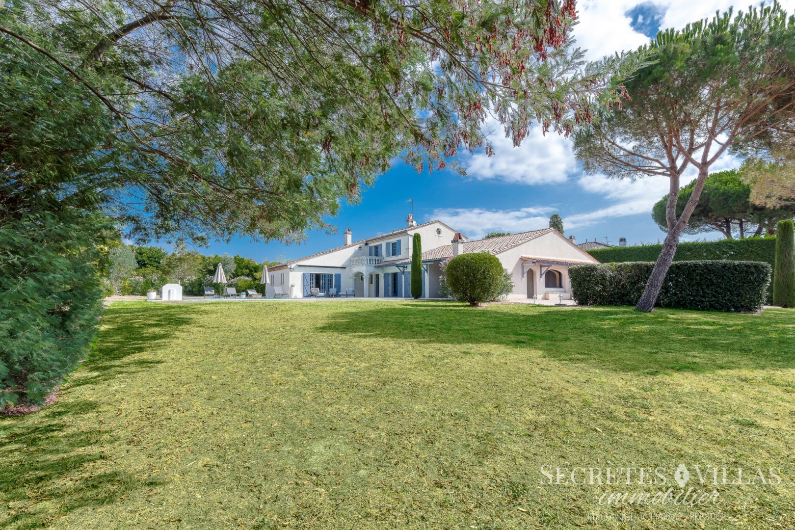 Luxury villa for sale in Latresne