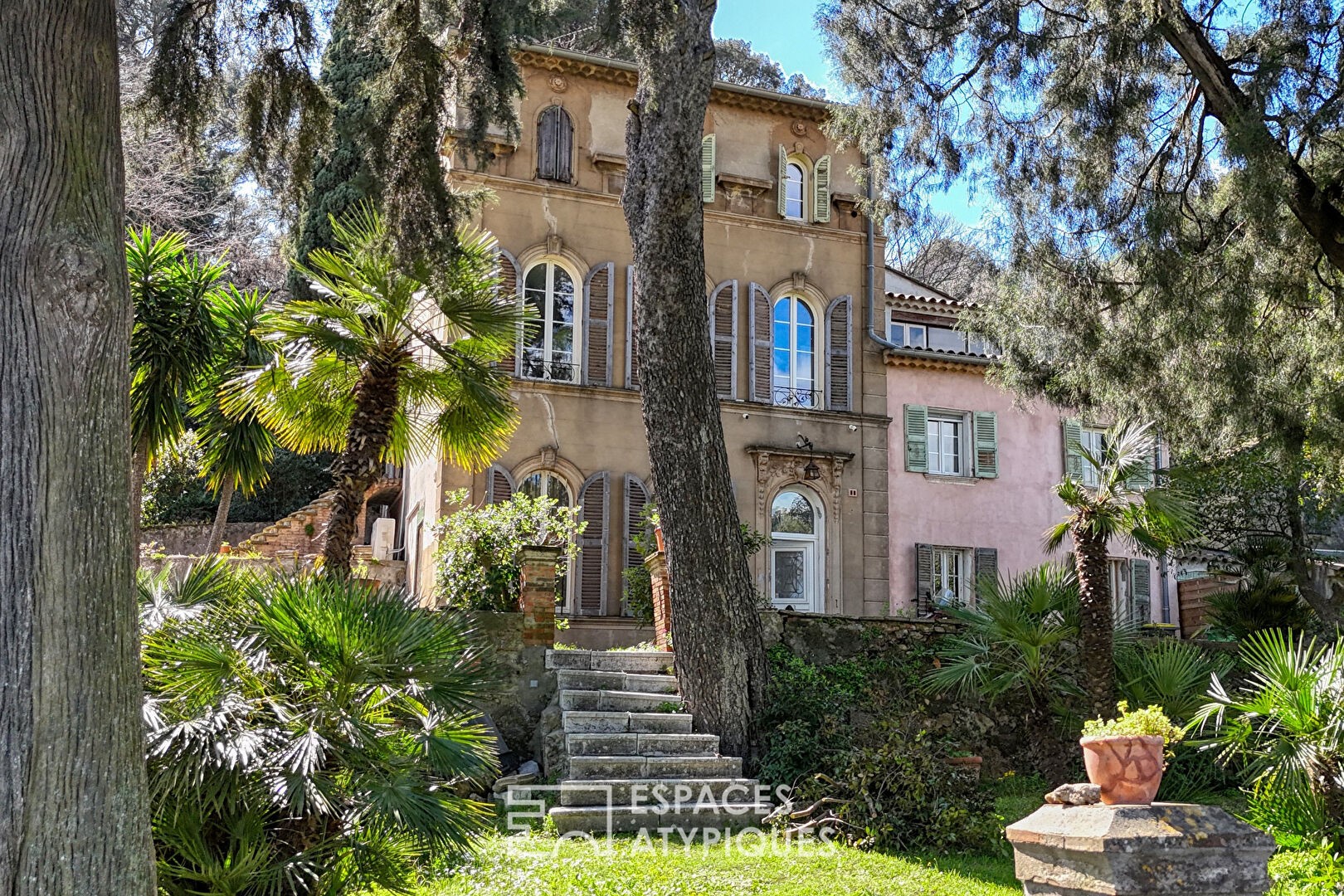 Luxury house for sale in the district La Serinette