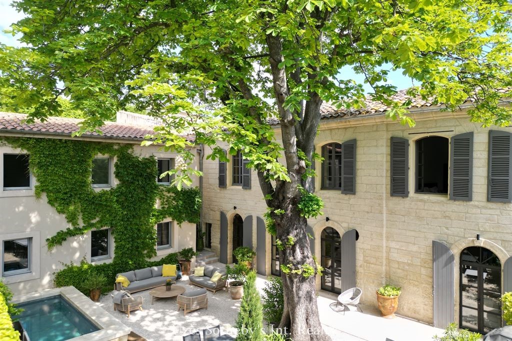 Farmhouse for sale in Uzès