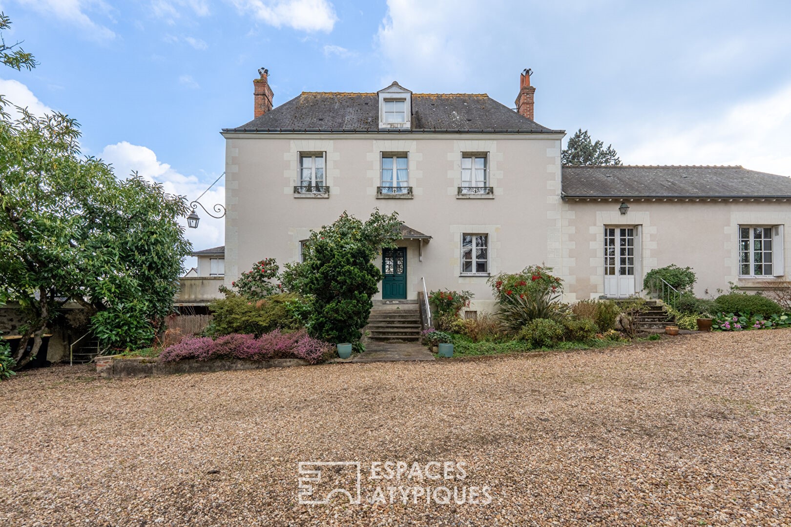 Luxury house for sale in the district Morier-Rigny-Pont Volant-Joué Centre