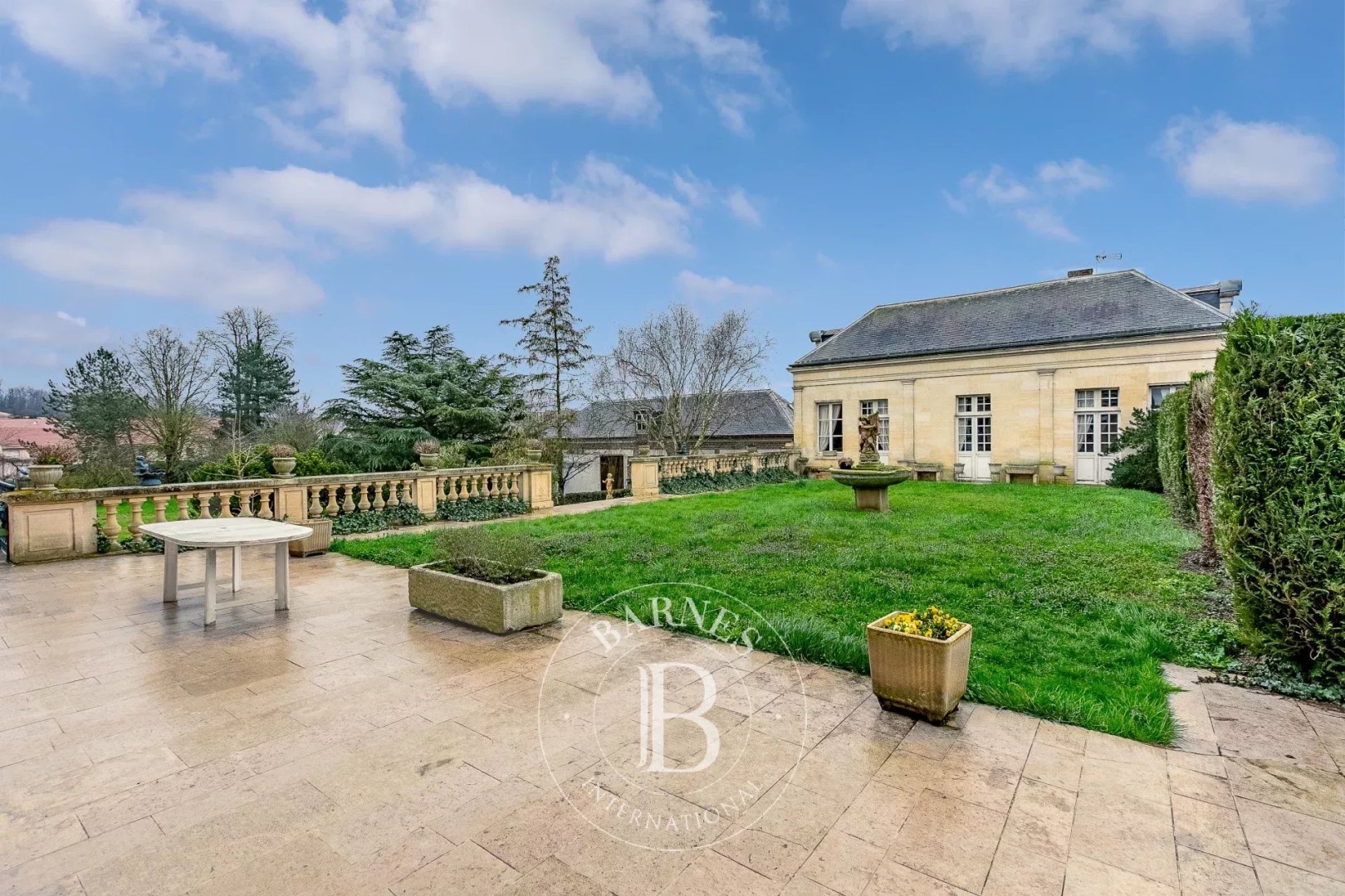 Maison de luxe à vendre dans le quartier Saint Lazare-Veneurs