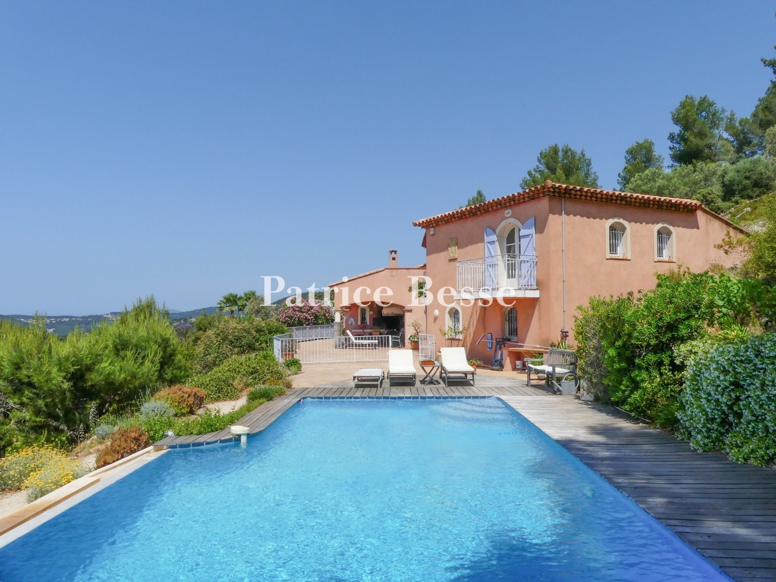 Traditional property for sale in Sanary-sur-Mer