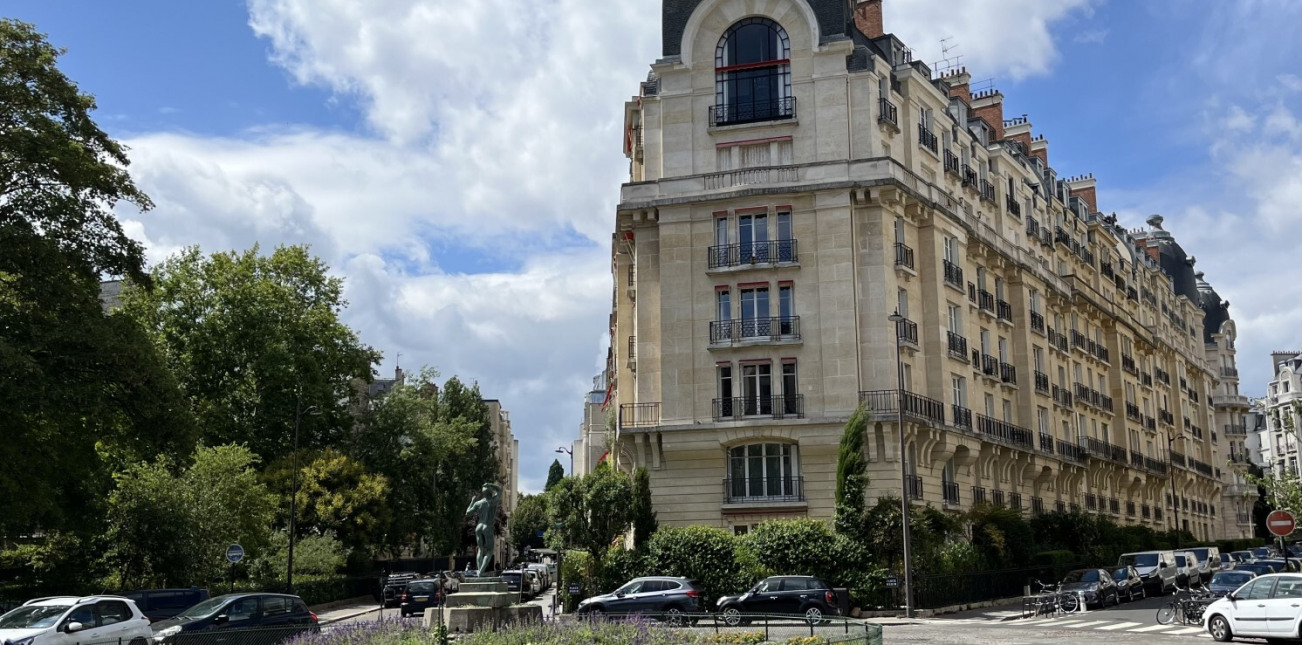 Luxury apartments / penthouses for sale in Paris 16ème