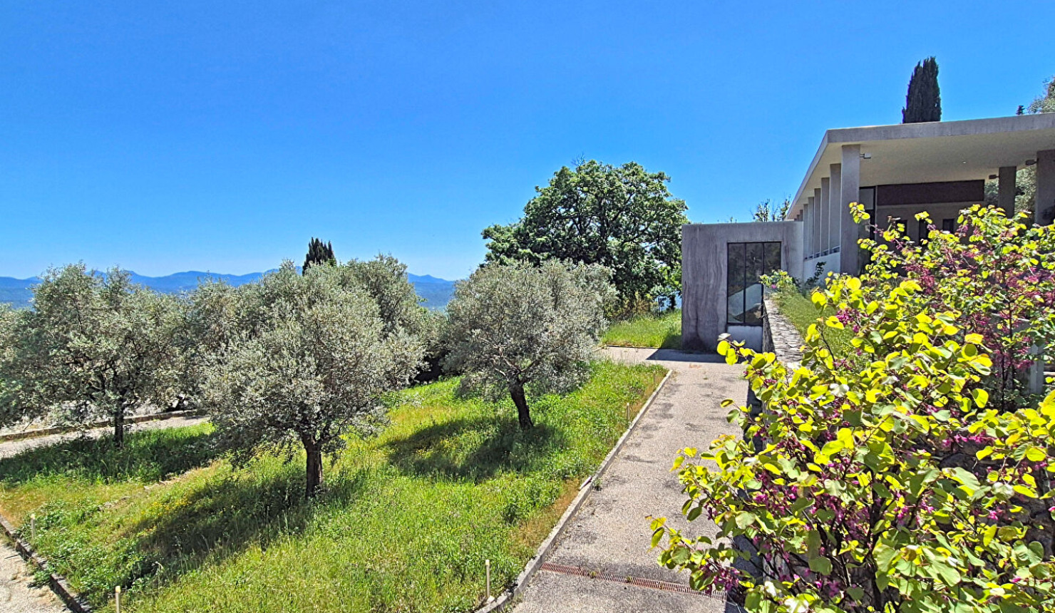 A vendre Callian dans le Var - Maison contemporaine. — 3