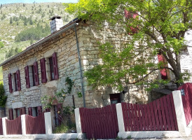Gite De Vacances A Sainte Enimie En Languedoc Roussillon Pour 15
