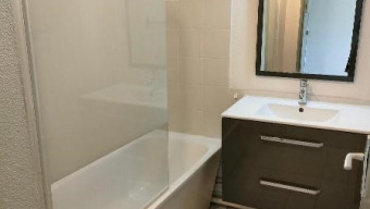Salle de bain Bathbox baignoire wc suspendu meuble 4 m2
