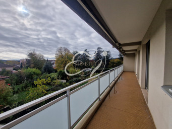 Appartement 5 pièce(s) 118 m²à louer Tassin-la-demi-lune