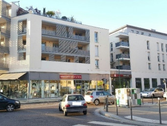 Appartement 4 pièce(s) 84 m²à louer Tassin-la-demi-lune
