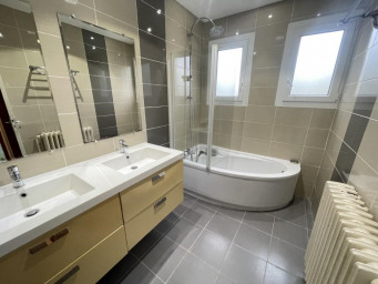 Maison a louer montelimar - 6 pièce(s) - 176 m2 - Surfyn