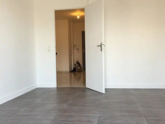 Appartement 1 pièce(s) 27 m²à louer Evry