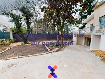 Maison a louer bron - 17 pièce(s) - 426.7 m2 - Surfyn