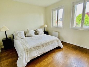 Maison a louer courbevoie - 9 pièce(s) - 220 m2 - Surfyn