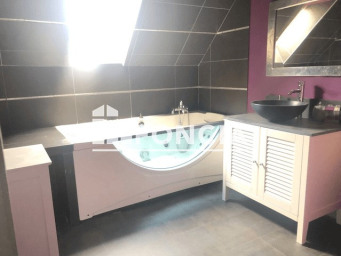Maison a louer - 6 pièce(s) - 161.8 m2 - Surfyn