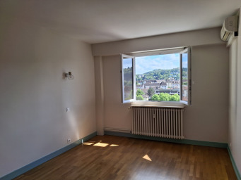 Appartement a louer - 4 pièce(s) - 120 m2 - Surfyn